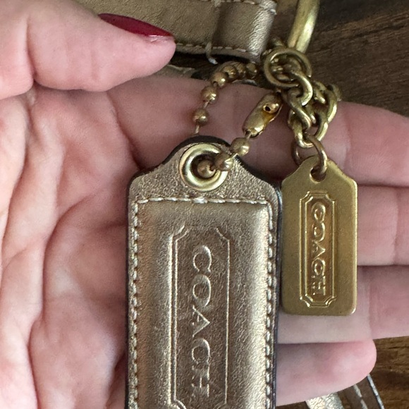 Coach Beige Signature Shoulder Bag In Almost New Conditions! - Picture 6 of 7